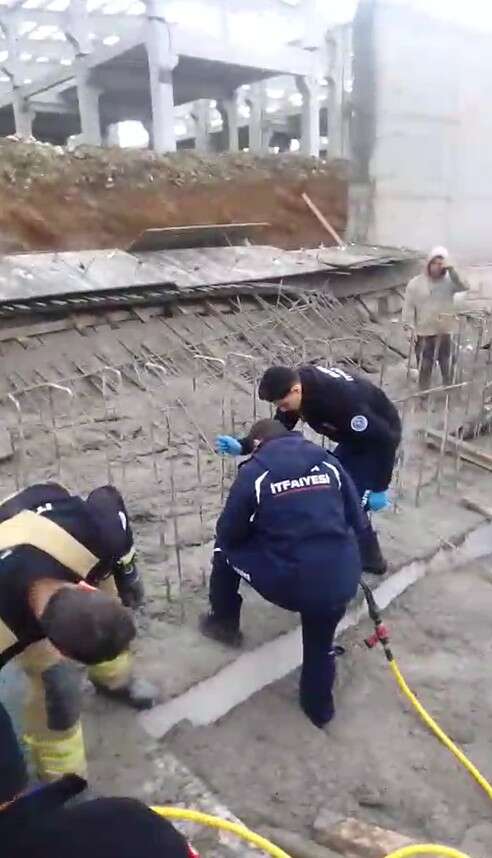 İşçiler tonlarca betonun altında kaldı! 1 ölü, 2 yaralı var 13